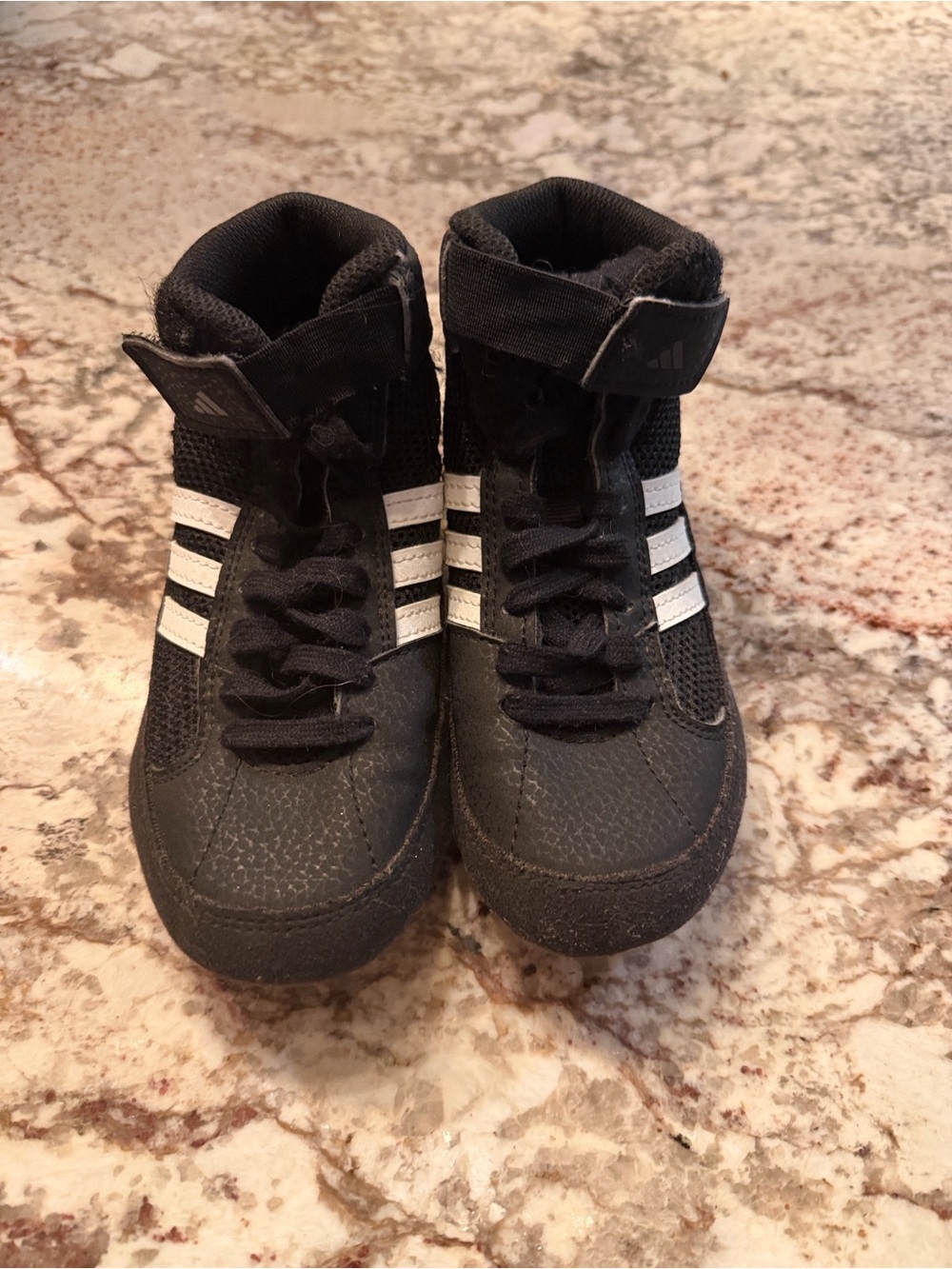Kids wrestling shoes in Black and White